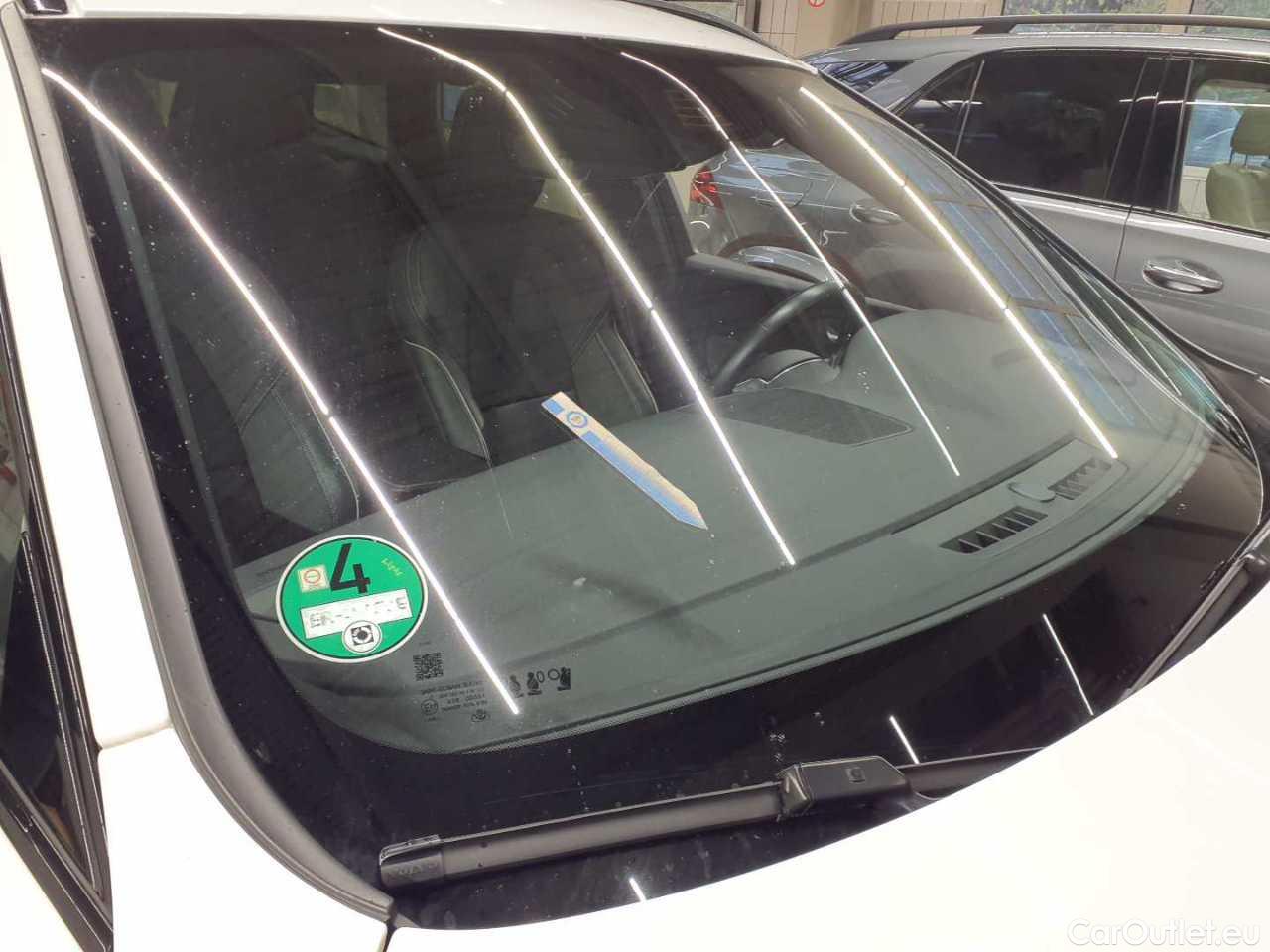 Volvo  XC60 T6 AWD Recharge Geartronic R-Design Automatic Petrol/Electric  60 #37