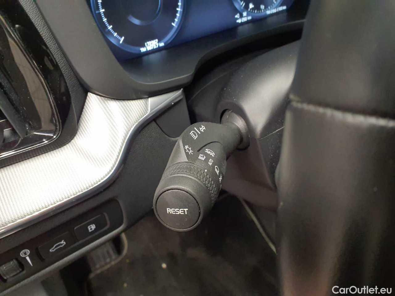 Volvo  XC60 T6 AWD Recharge Geartronic R-Design Automatic Petrol/Electric  60 #22