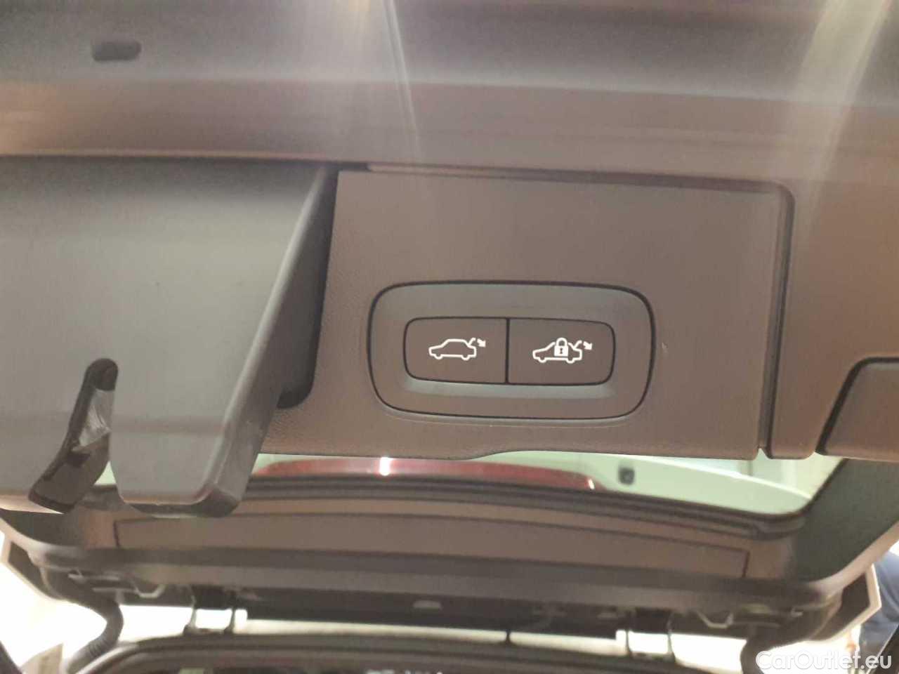 Volvo  XC60 T6 AWD Recharge Geartronic R-Design Automatic Petrol/Electric  60 #16