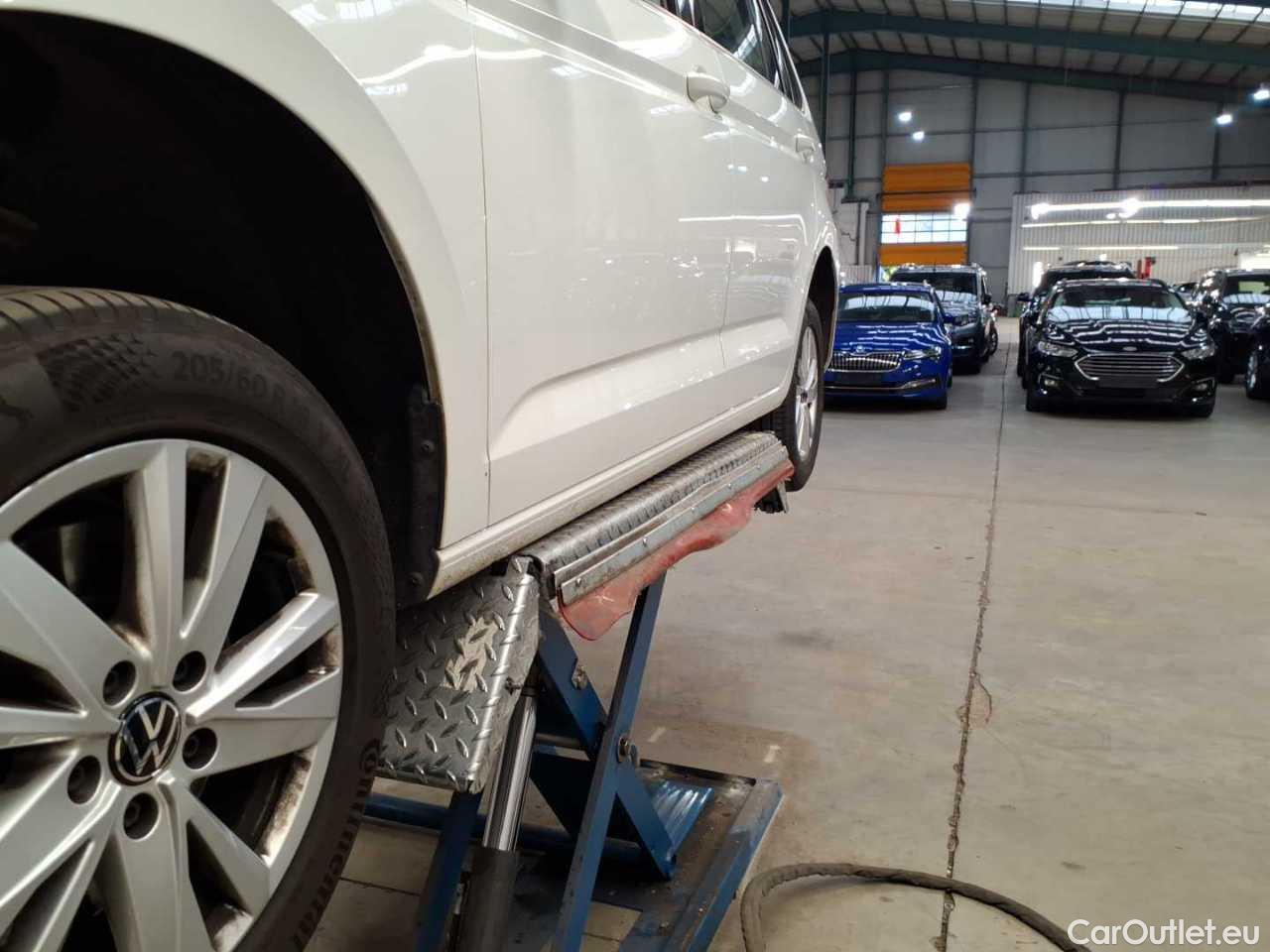 Volkswagen  Touran 2.0 TDI SCR Comfortline Manual Diesel  70 #18