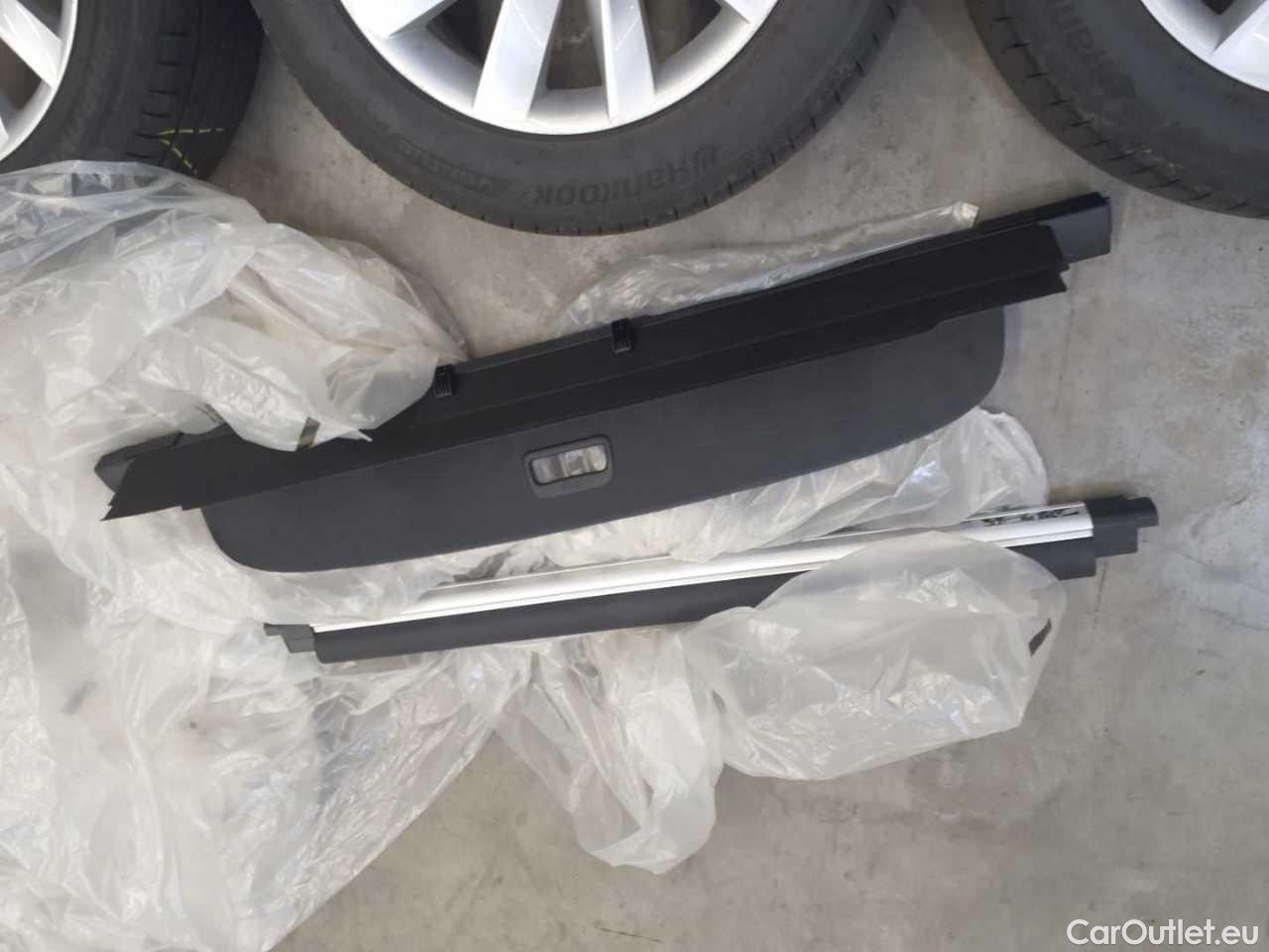 Skoda  Superb Combi 1.4 TSI iV DSG Style Automatic Petrol/Electric  67 #24