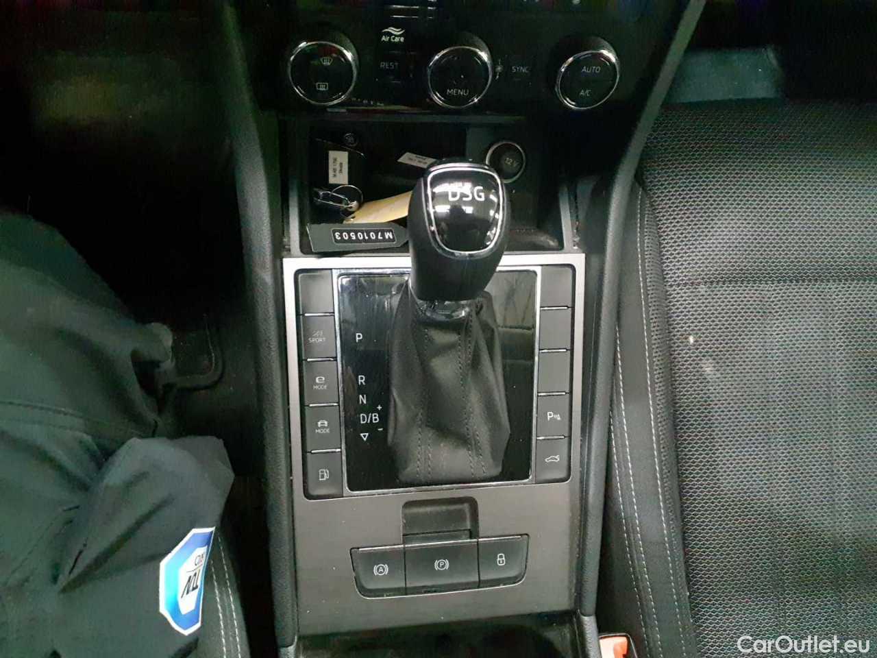 Skoda  Superb Combi 1.4 TSI iV DSG Style Automatic Petrol/Electric  67 #17