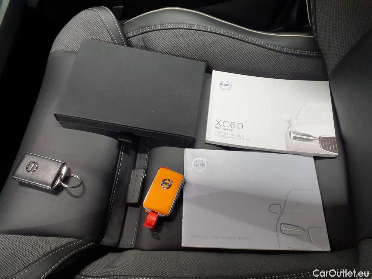 Volvo  XC60 T6 AWD Recharge Geartronic R-Design Automatic Petrol/Electric  60 #29