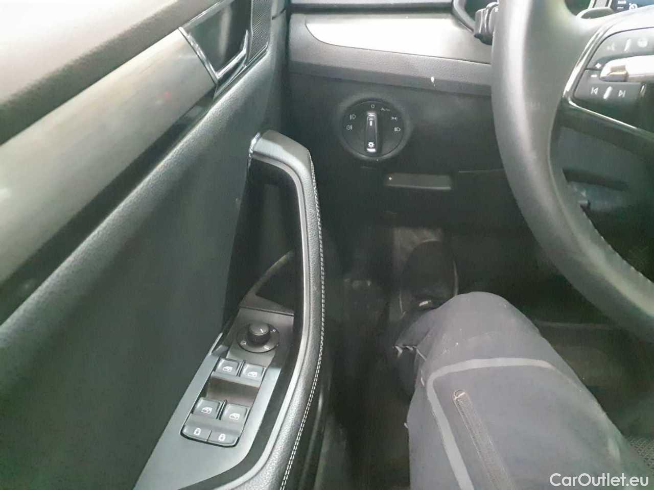 Skoda  Superb Combi 1.4 TSI iV DSG Style Automatic Petrol/Electric  67 #14