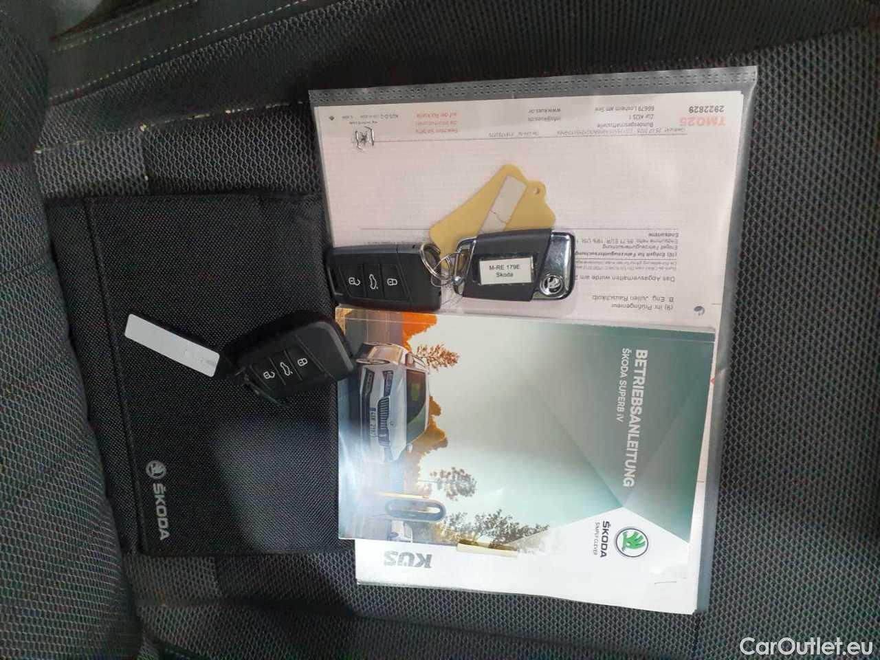 Skoda  Superb Combi 1.4 TSI iV DSG Style Automatic Petrol/Electric  67 #27