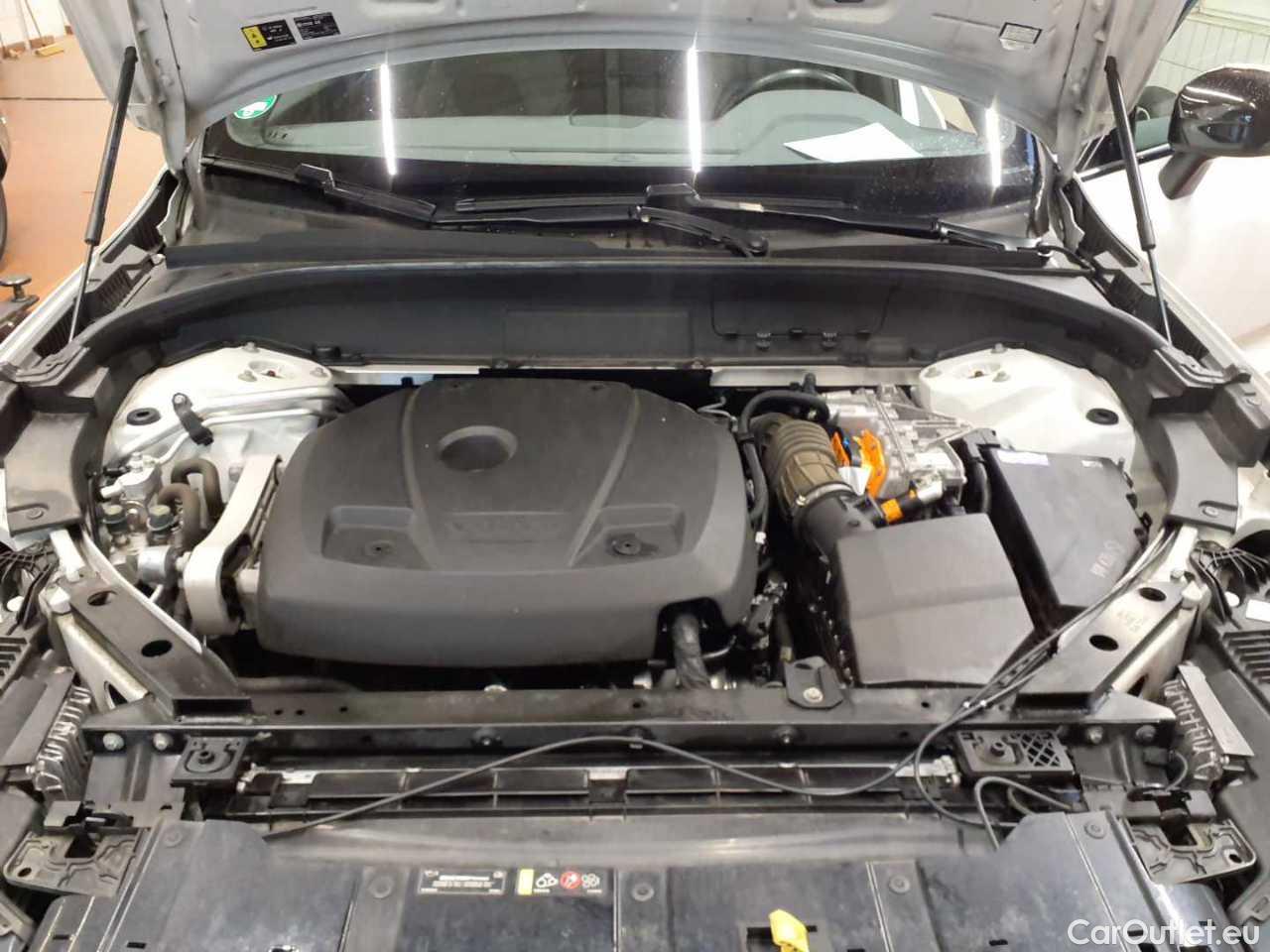 Volvo  XC60 T6 AWD Recharge Geartronic R-Design Automatic Petrol/Electric  60 #21