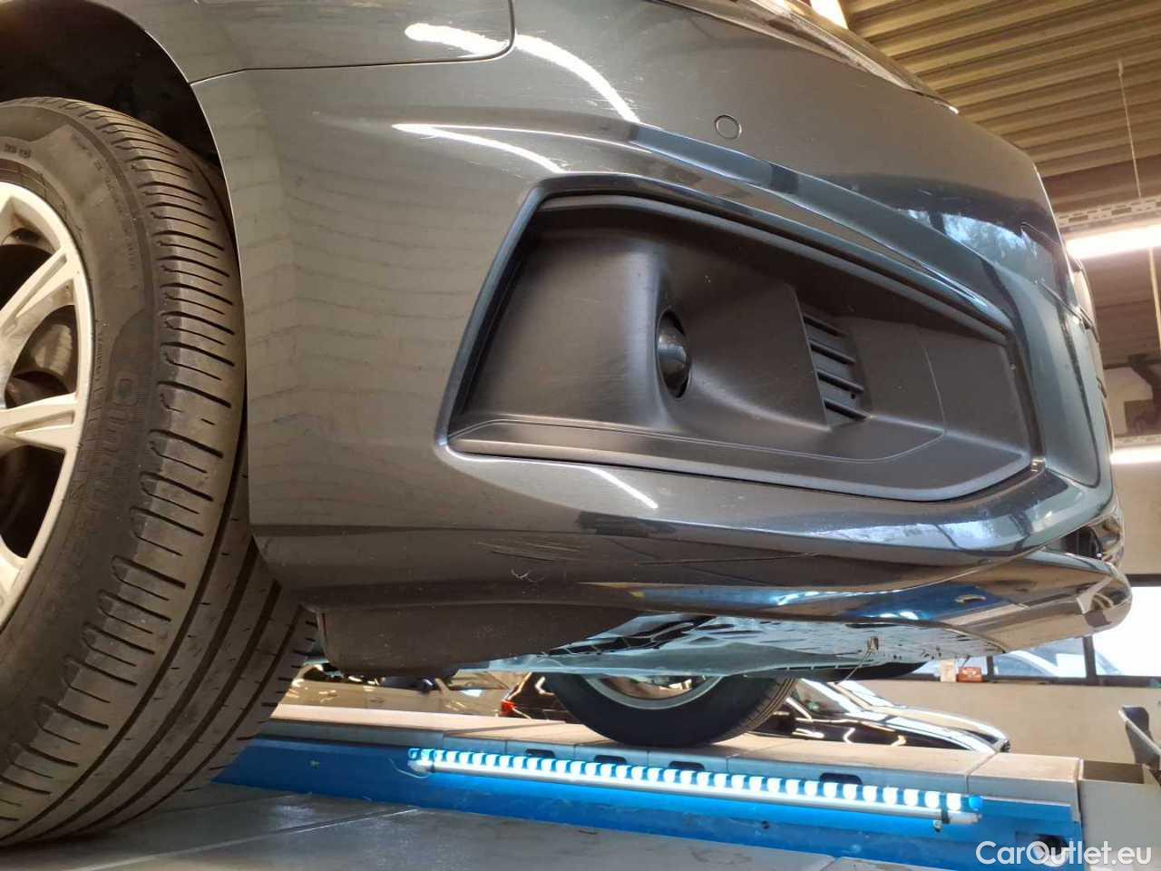 Audi  A4 Avant 40 TDI S tronic Automatic Diesel/Electric  76 #47