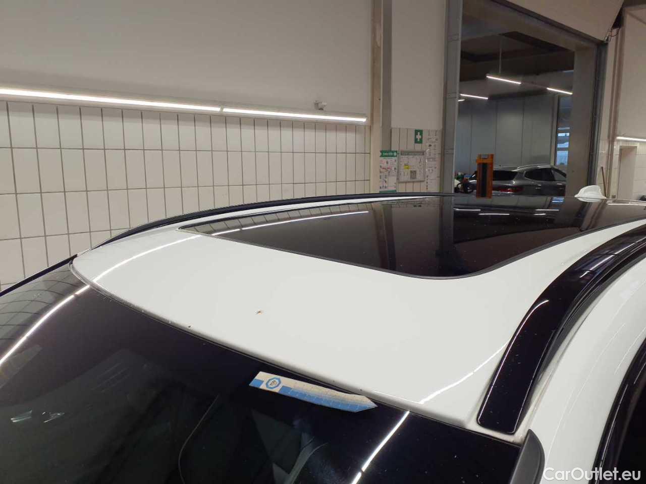 Volvo  XC60 T6 AWD Recharge Geartronic R-Design Automatic Petrol/Electric  60 #40