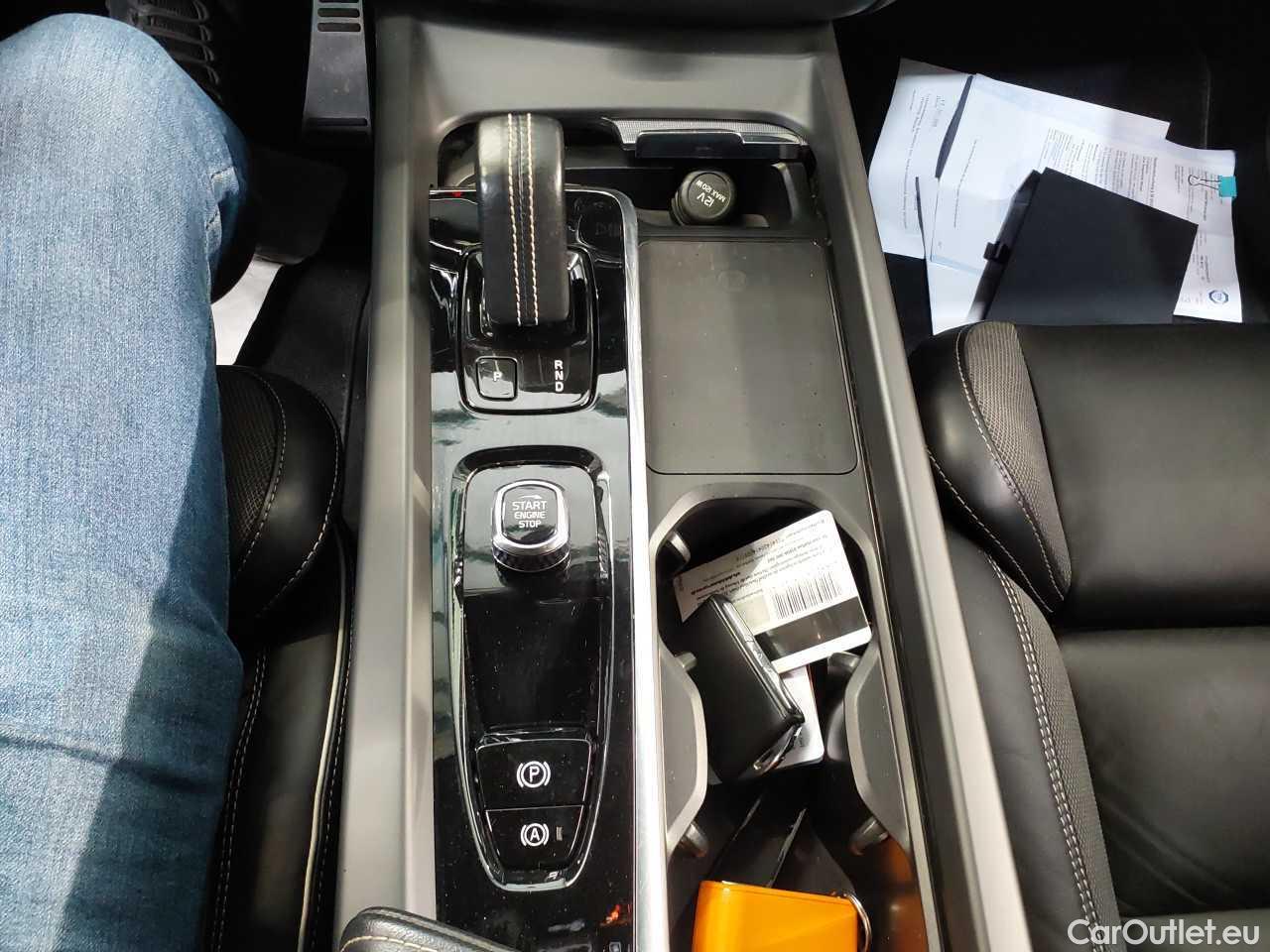 Volvo  XC60 B4 D AWD Geartronic RDesign Automatic Diesel/Electric  100 #15