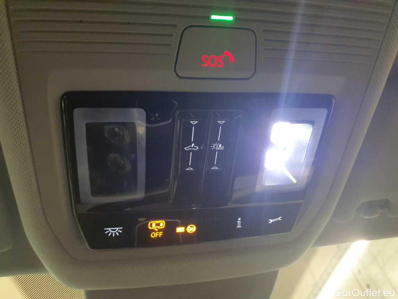 Volkswagen  Golf  Variant 2.0 TDI SCR Life Manual Diesel  97 #17