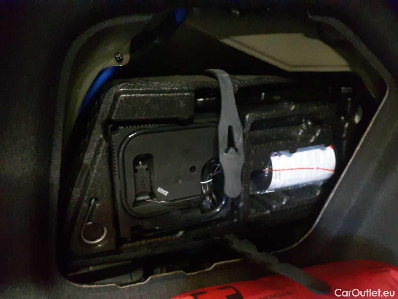 Volkswagen  Golf  Variant 2.0 TDI SCR Life Manual Diesel  97 #25