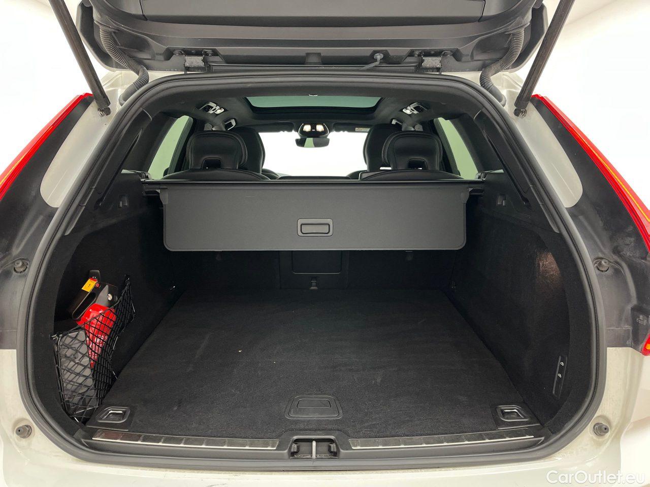 Volvo  XC60 T6 AWD Recharge Geartronic R-Design Automatic Petrol/Electric  102 #5