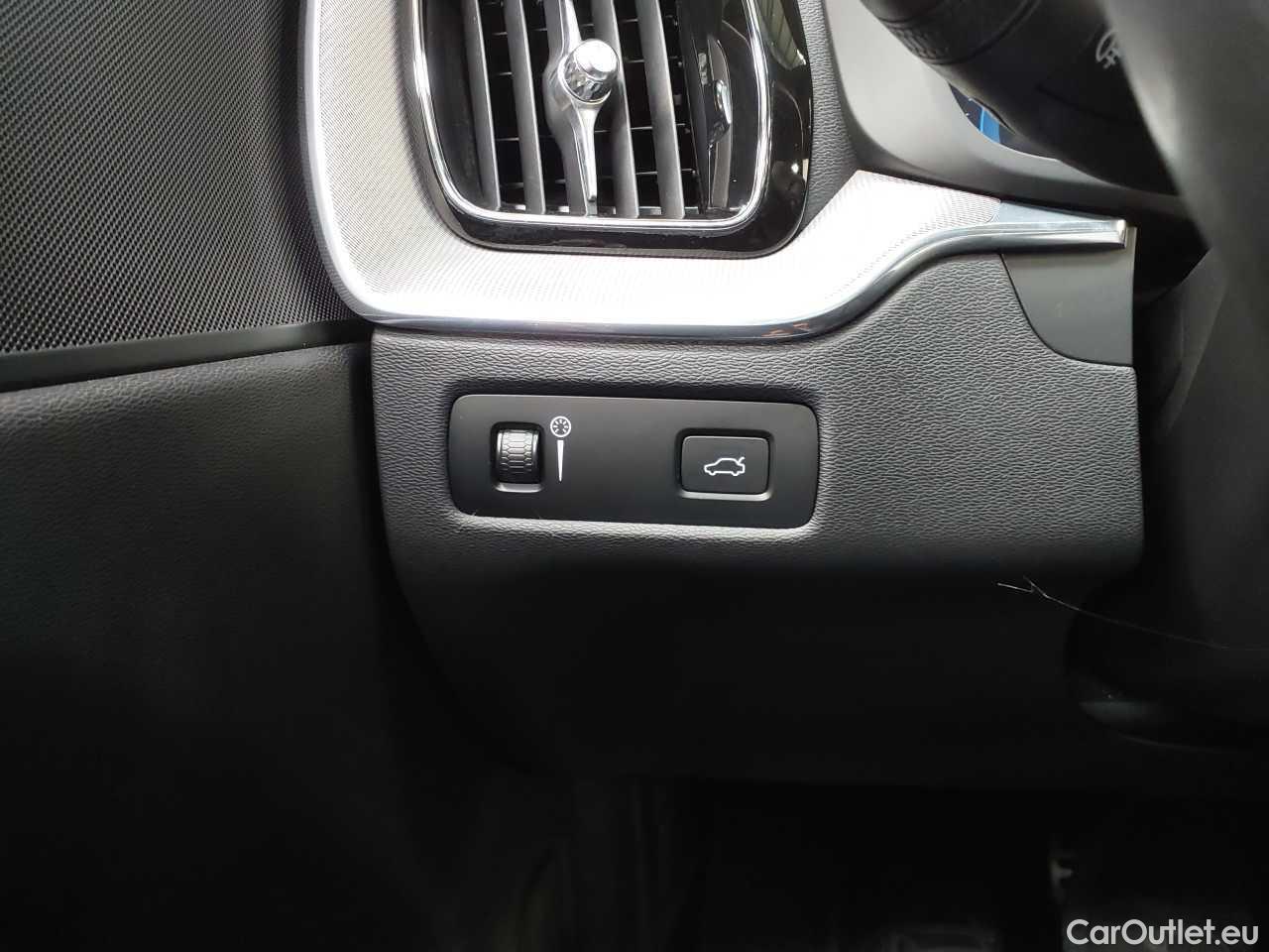 Volvo  XC60 B4 D AWD Geartronic RDesign Automatic Diesel/Electric  100 #16