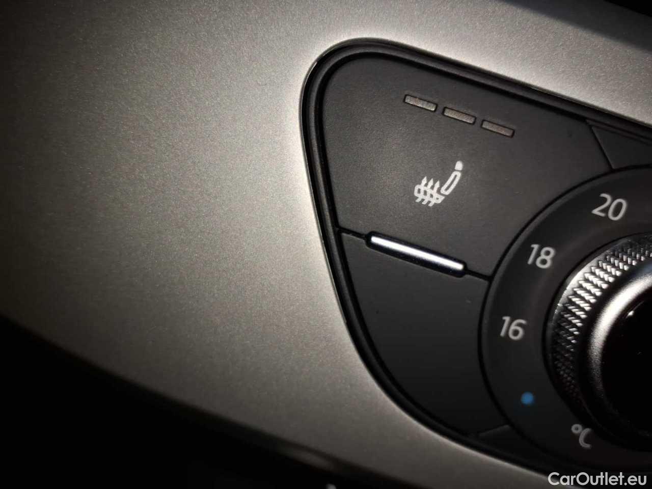 Audi  A4 Avant 30 TDI S tronic Automatic Diesel/Electric  88 #17