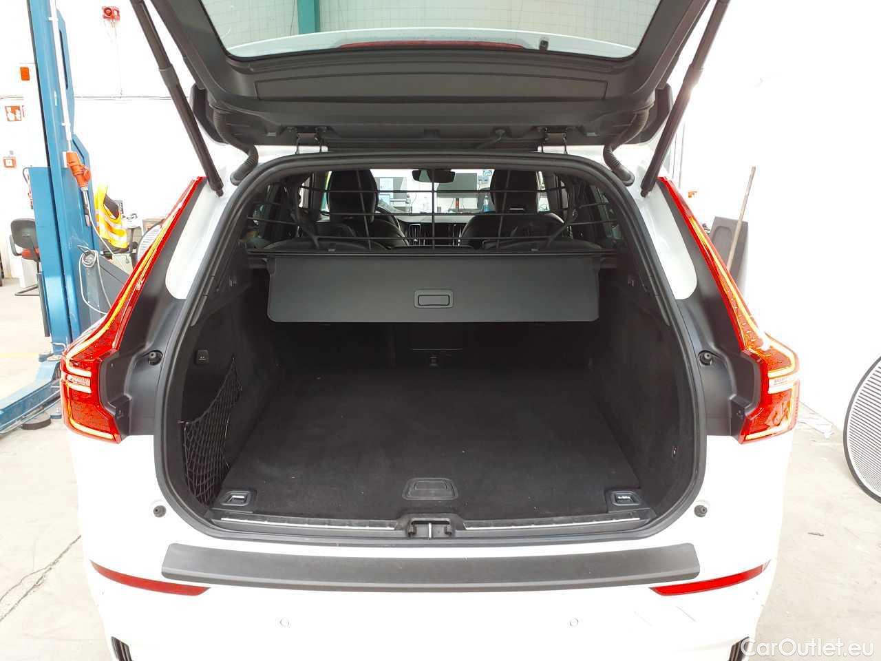 Volvo  XC60 B4 D AWD Geartronic RDesign Automatic Diesel/Electric  100 #5