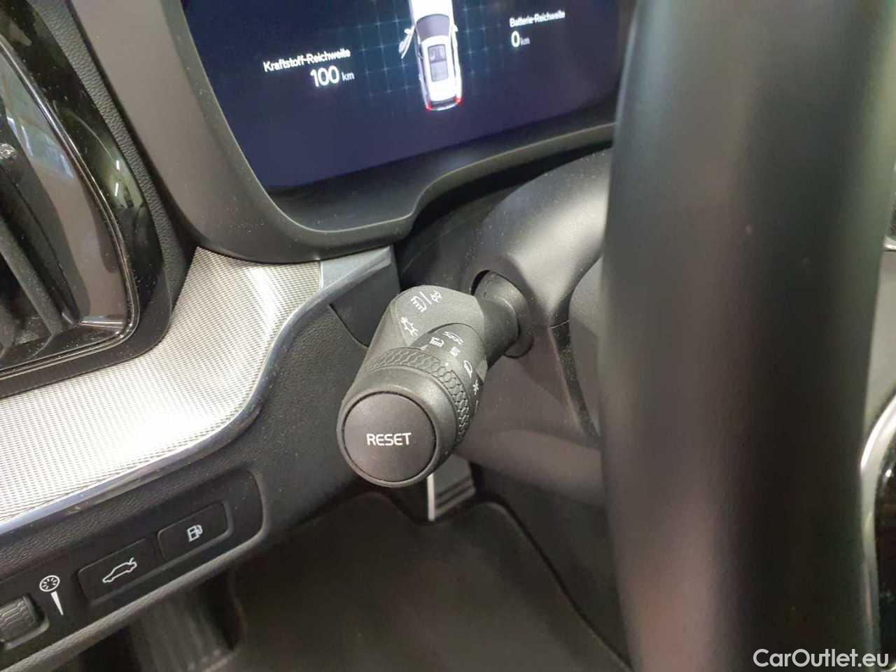 Volvo  XC60 T6 AWD Recharge Geartronic R-Design Automatic Petrol/Electric  102 #22