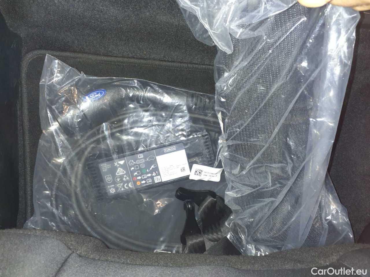 Ford  Kuga 2.5 Duratec FHEV TITANIUM Automatic Petrol/Electric  89 #25