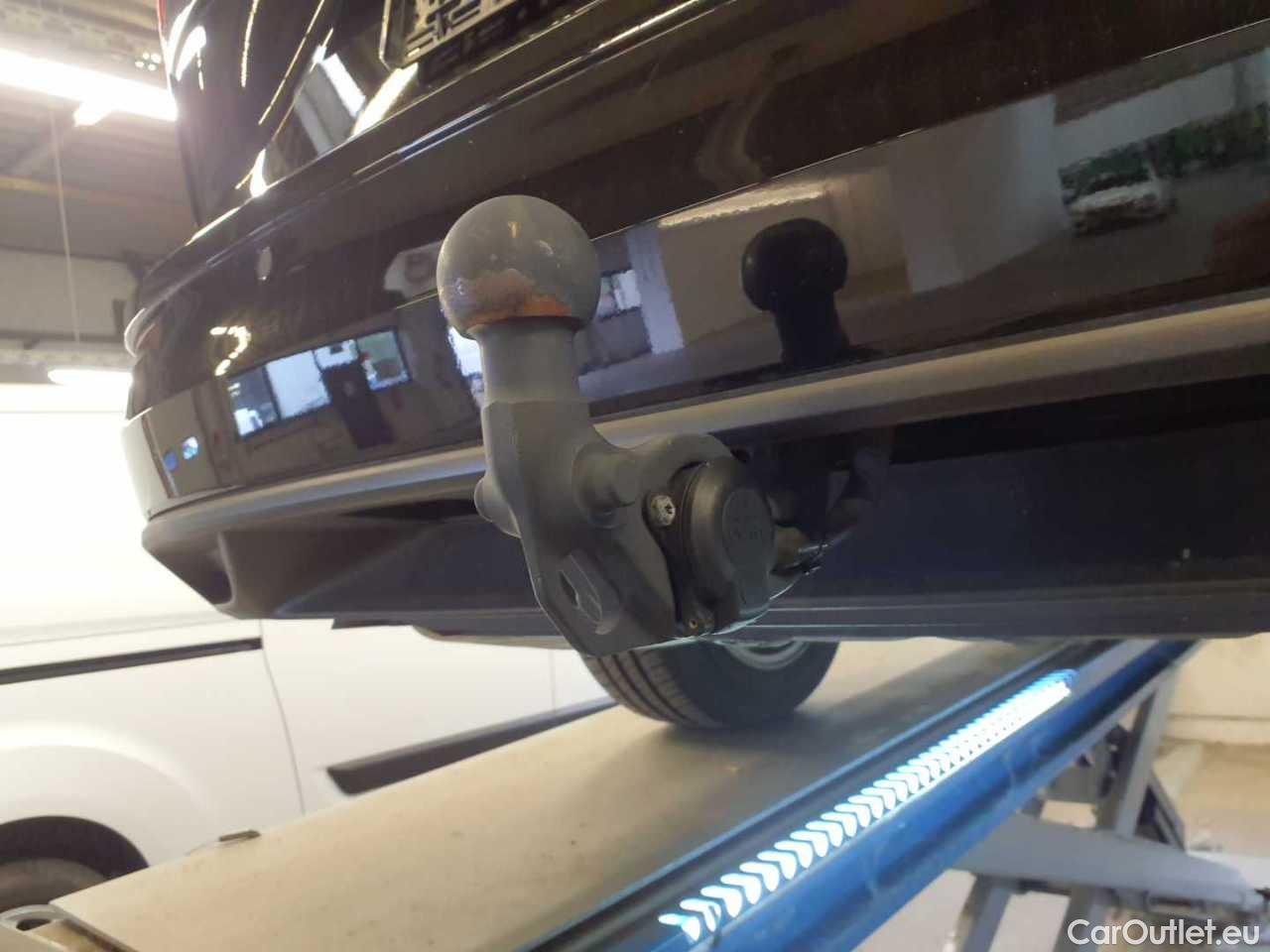 Volkswagen  Golf  Variant 2.0 TDI SCR Life Manual Diesel  97 #20