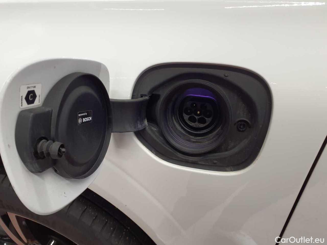 Volvo  XC60 T6 AWD Recharge Geartronic R-Design Automatic Petrol/Electric  102 #18