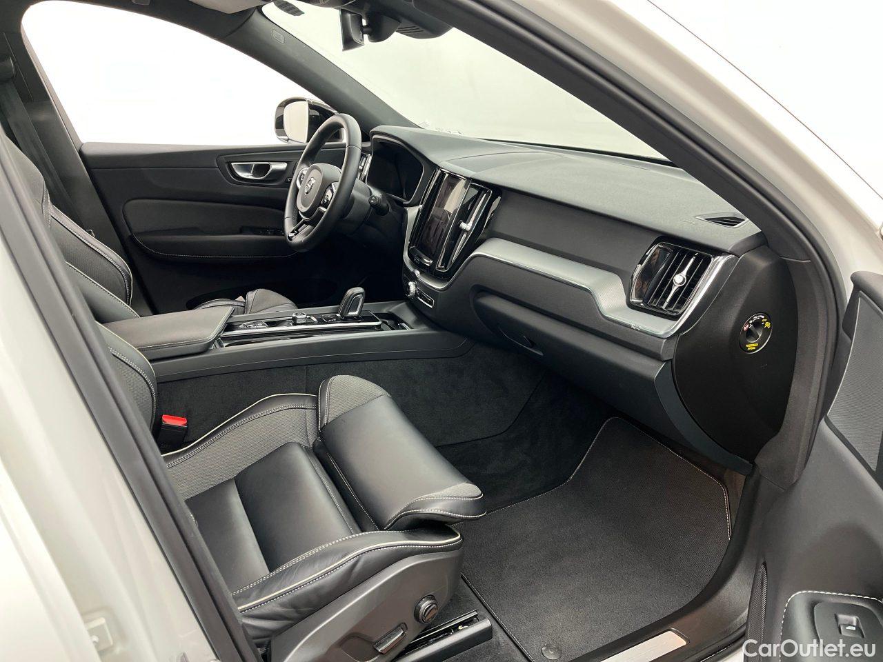 Volvo  XC60 T6 AWD Recharge Geartronic R-Design Automatic Petrol/Electric  102 #6