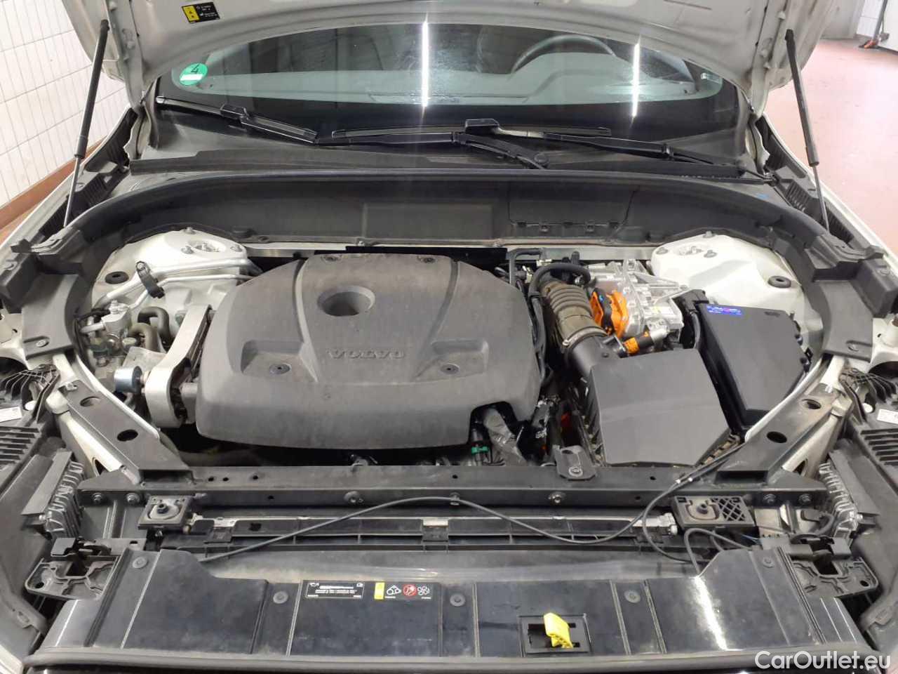 Volvo  XC60 T6 AWD Recharge Geartronic R-Design Automatic Petrol/Electric  102 #12