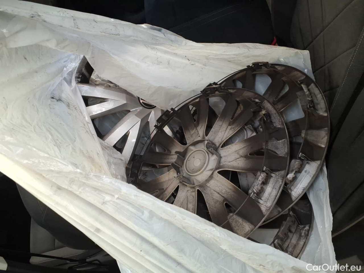 Volkswagen  Golf  Variant 2.0 TDI SCR DSG Life Automatic Diesel  96 #27