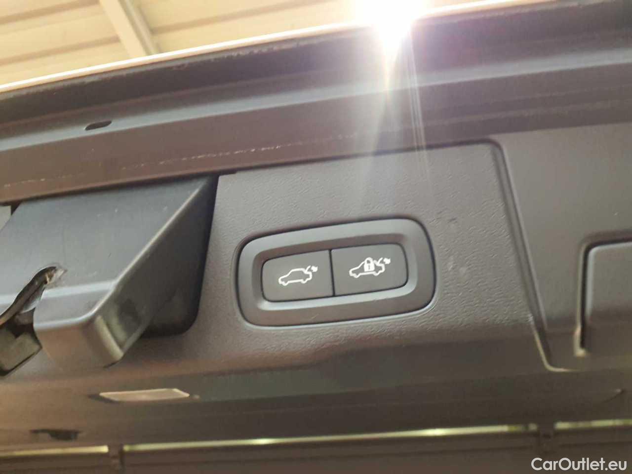 Volvo  XC60 T6 AWD Recharge Geartronic R-Design Automatic Petrol/Electric  102 #14