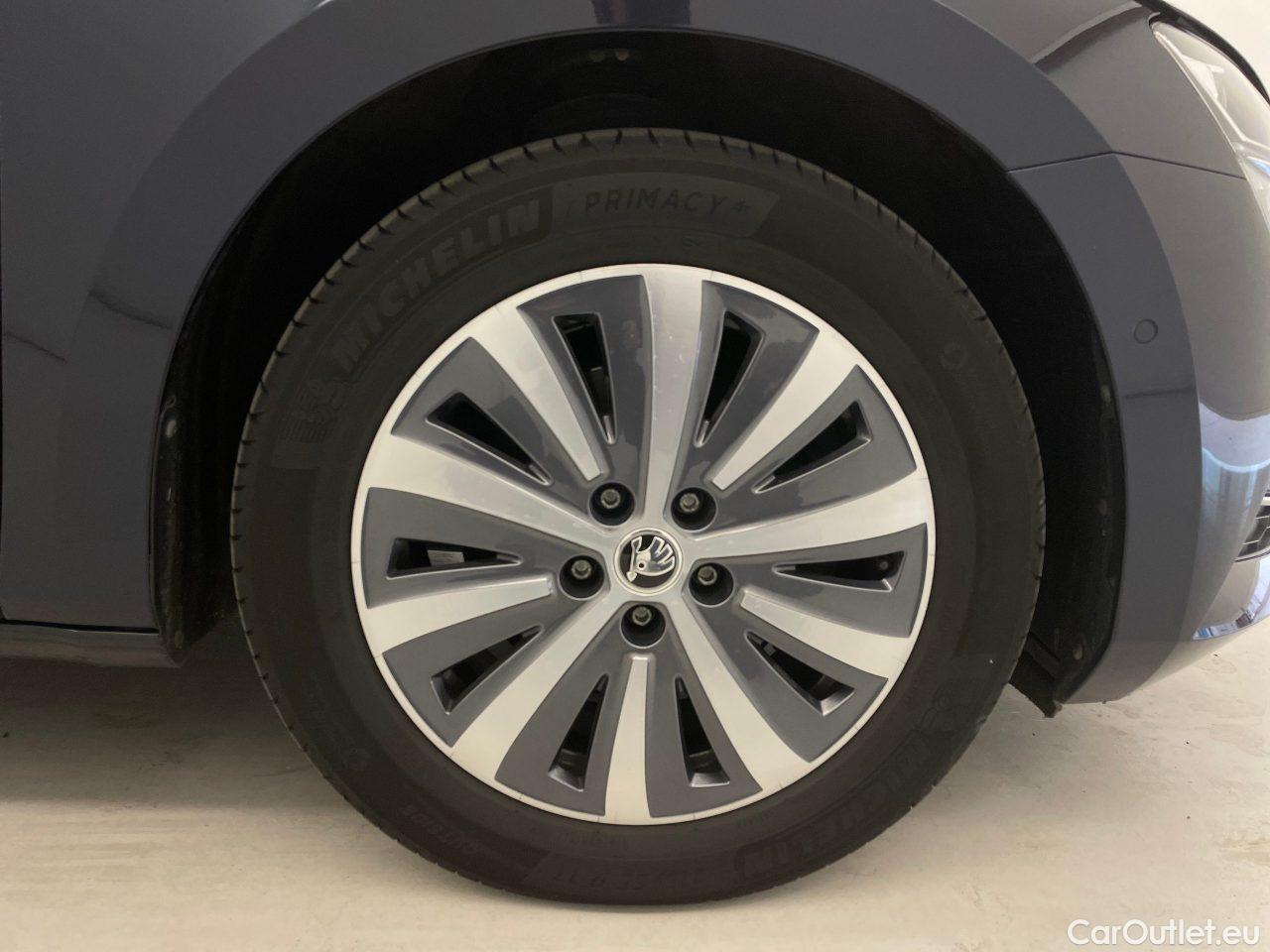 Skoda  Superb Combi 2.0 TDI DSG Style Automatic Diesel  85 #10