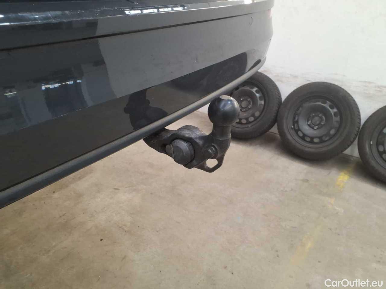 Volkswagen  Golf  Variant 2.0 TDI SCR DSG Life Automatic Diesel  96 #25