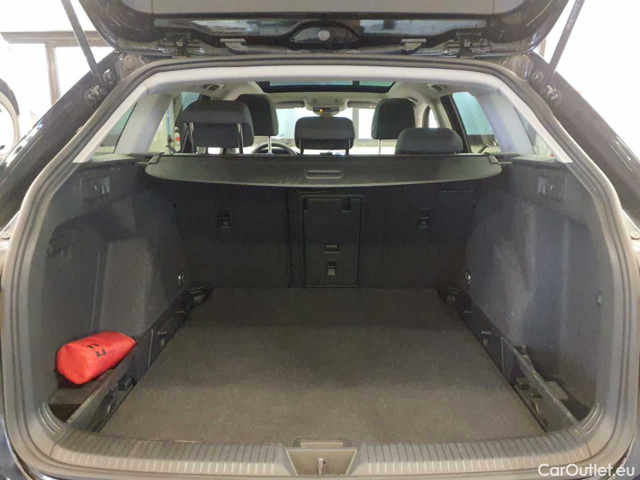 Volkswagen  Golf  Variant 2.0 TDI SCR Life Manual Diesel  97 #5