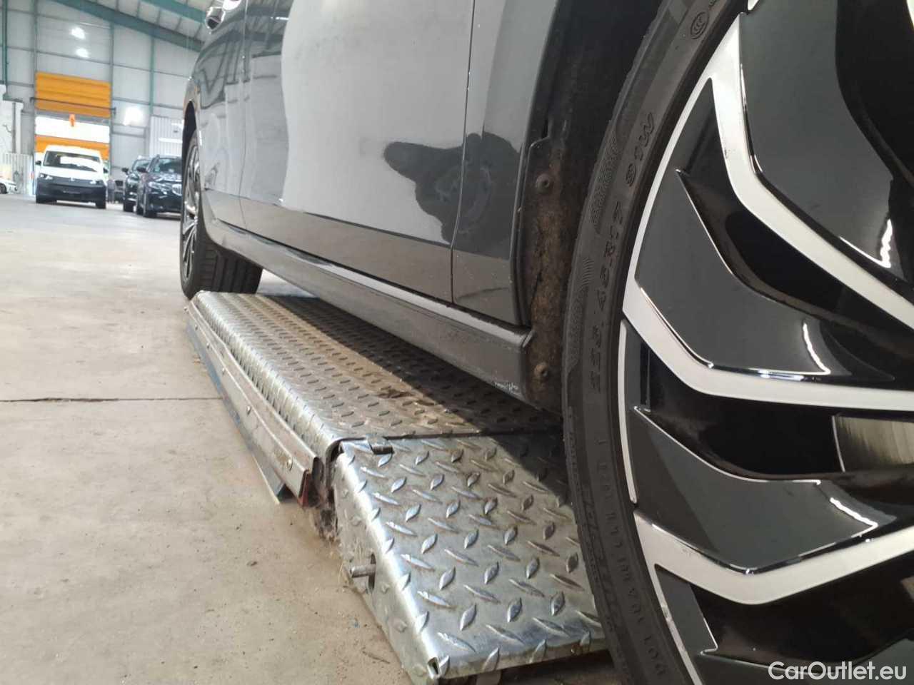 Volkswagen  Golf  Variant 2.0 TDI SCR DSG Life Automatic Diesel  96 #23