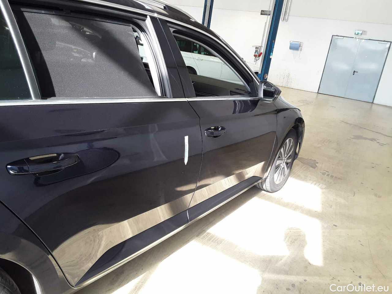 Skoda  Superb Combi 2.0 TDI DSG Style Automatic Diesel  85 #22