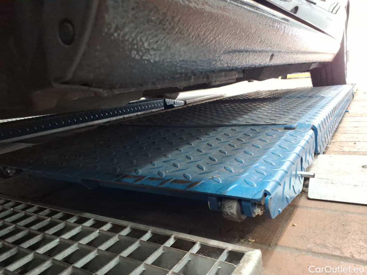 Audi  A4 Avant 30 TDI S tronic Automatic Diesel/Electric  88 #19