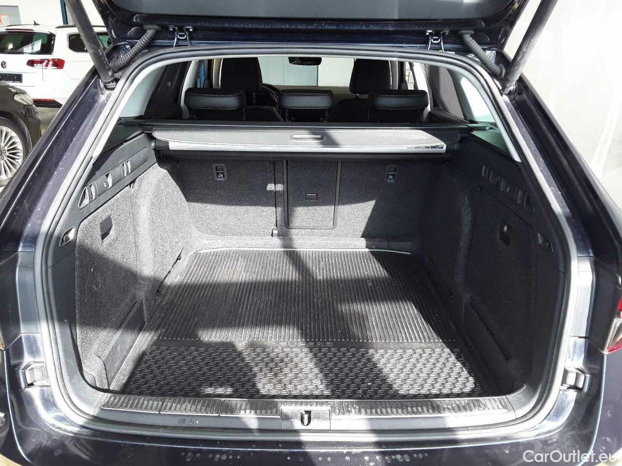 Skoda  Superb Combi 2.0 TDI DSG Style Automatic Diesel  85 #5