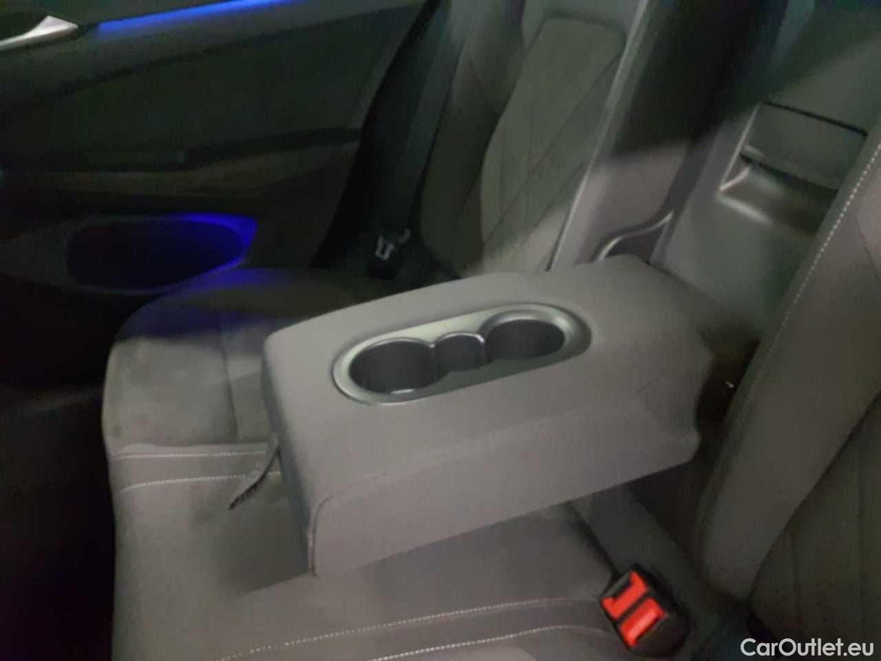 Volkswagen  Golf  Variant 2.0 TDI SCR Life Manual Diesel  97 #23