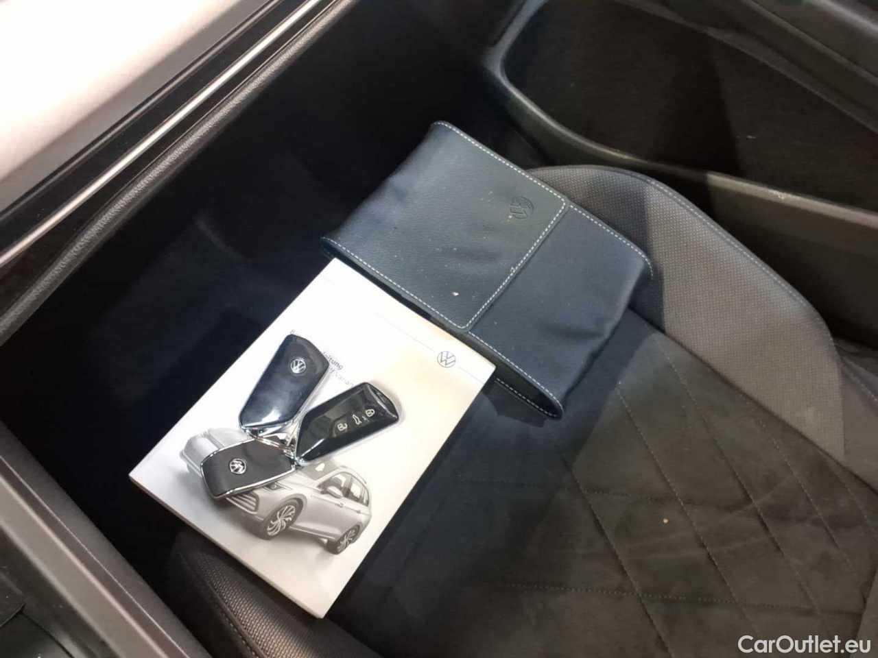 Volkswagen  Golf  Variant 2.0 TDI SCR DSG Life Automatic Diesel  96 #30