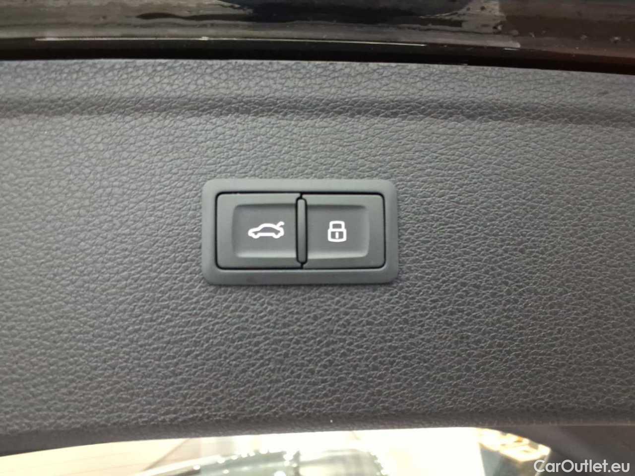 Audi  Q5 40 TDI quattro S tronic Automatic Diesel/Electric  105 #19