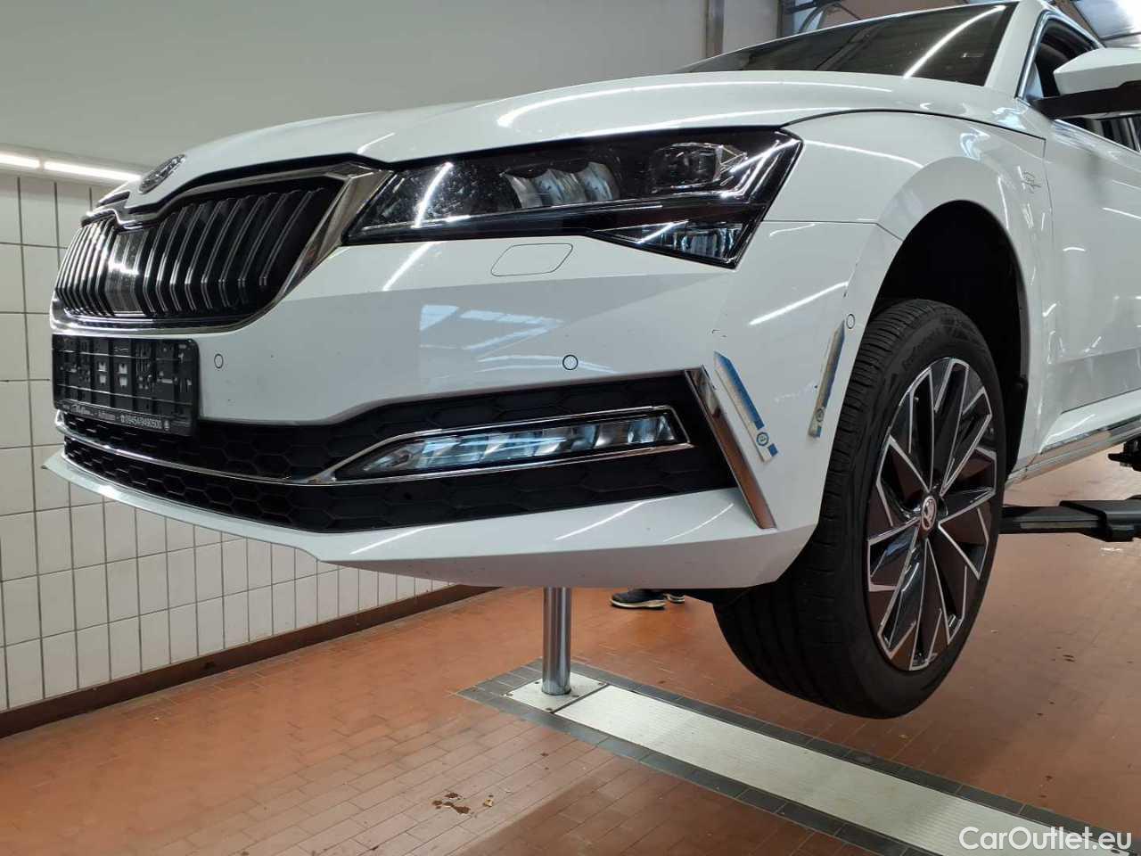 Skoda  Superb Combi 2.0 TDI 4x4 DSG L&K Automatic Diesel  112 #40