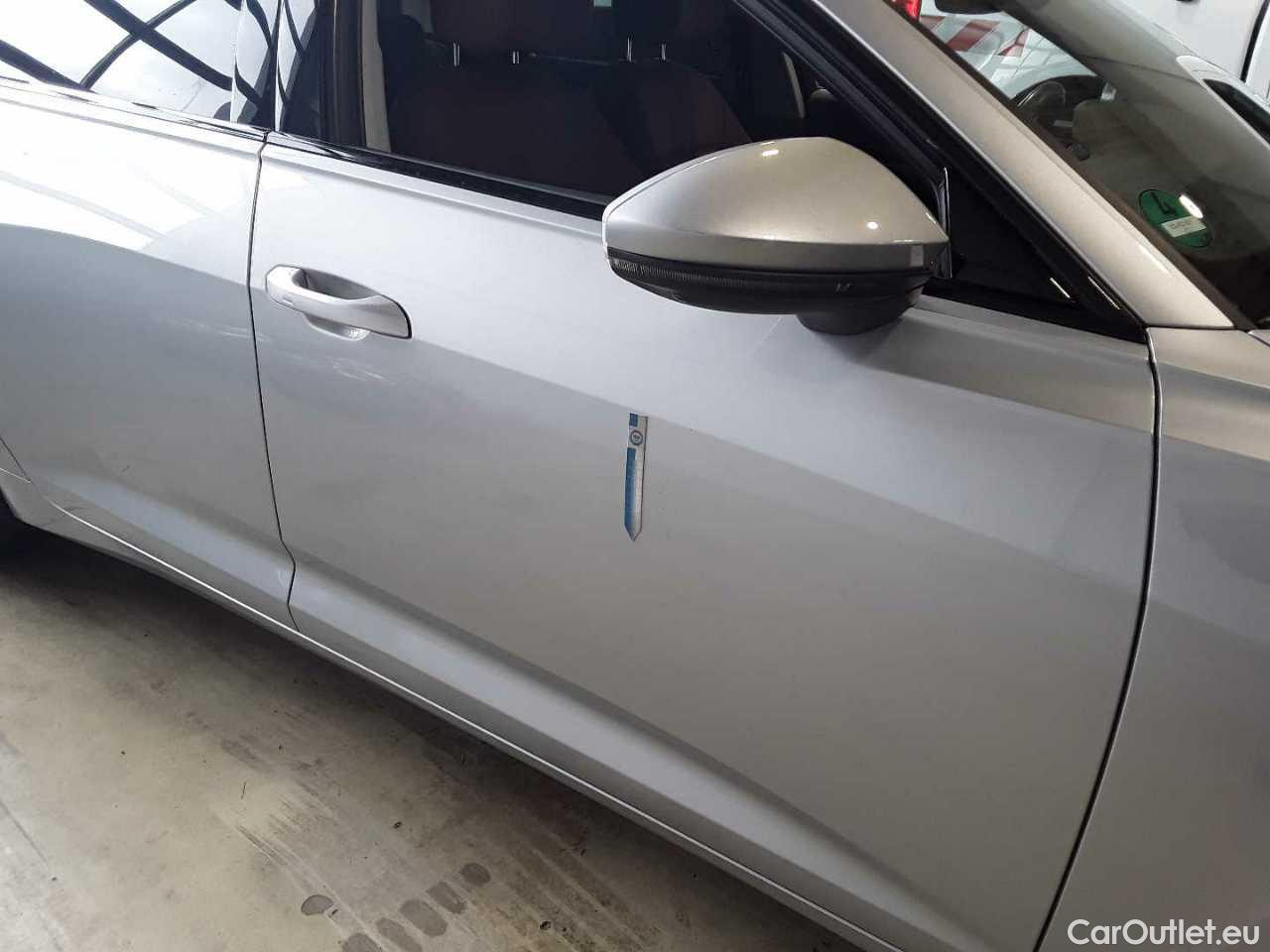 Audi  A6 Avant 40 TDI quattro S tronic Automatic Diesel/Electric  115 #36