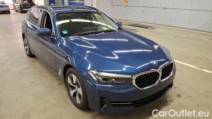 Bmw  Serie 5 520d xDrive Touring A #2