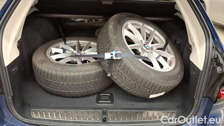 Bmw  Serie 5 520d xDrive Touring A #8