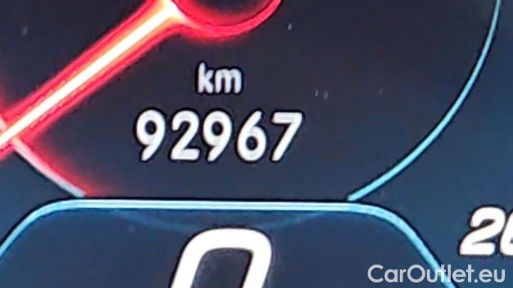 Mercedes  GLB  200 d DCT #9