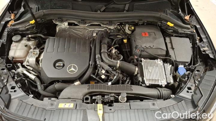Mercedes  GLA  200 DCT #11