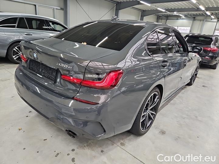 Bmw  Serie 3 330e M Sport Automatik #4