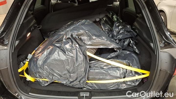 Mercedes  GLA  200 DCT #8