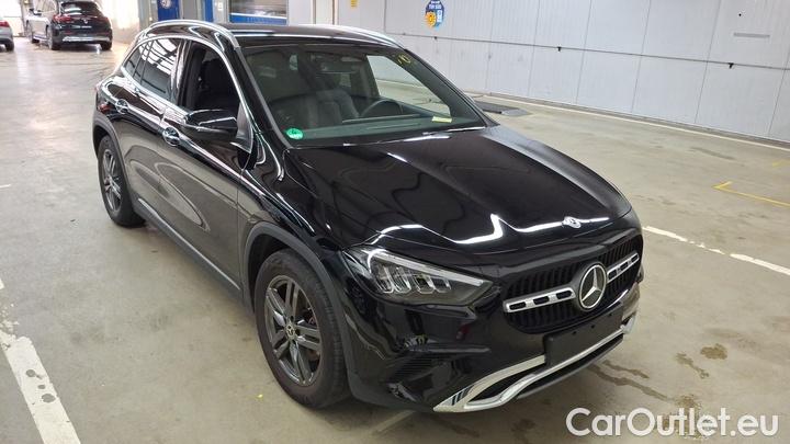 Mercedes  GLA  200 DCT #2