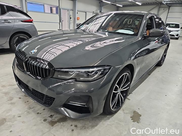 Bmw  Serie 3 330e M Sport Automatik #1