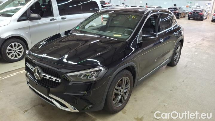 Mercedes  GLA  200 DCT #1