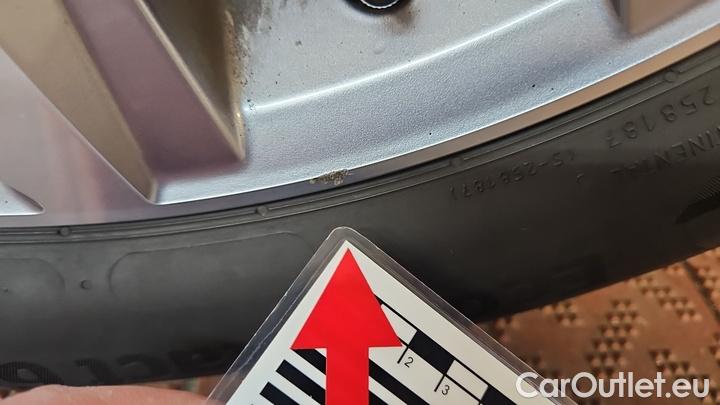 Volkswagen  Passat 2.0 TDI SCR DSG Elegance Variant #24