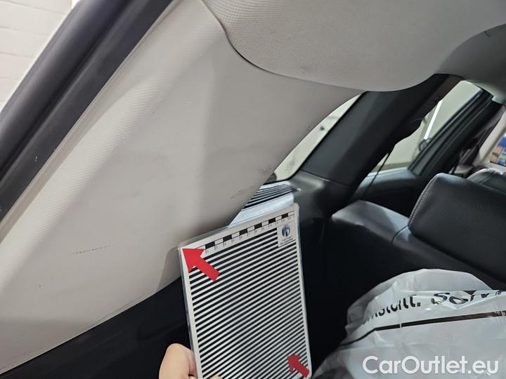 Mercedes  GLB  200 d DCT #34